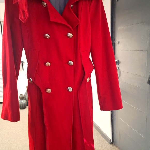 Womens red coat with gold metal buttons with pull up collar and belt. - Picture 1 of 10